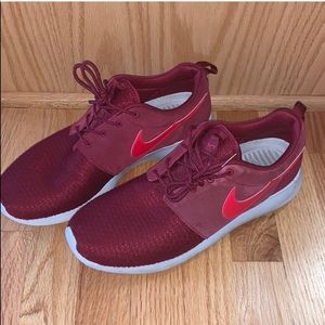 Nike Maroon Roshe